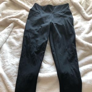 Black leggings with cinched back